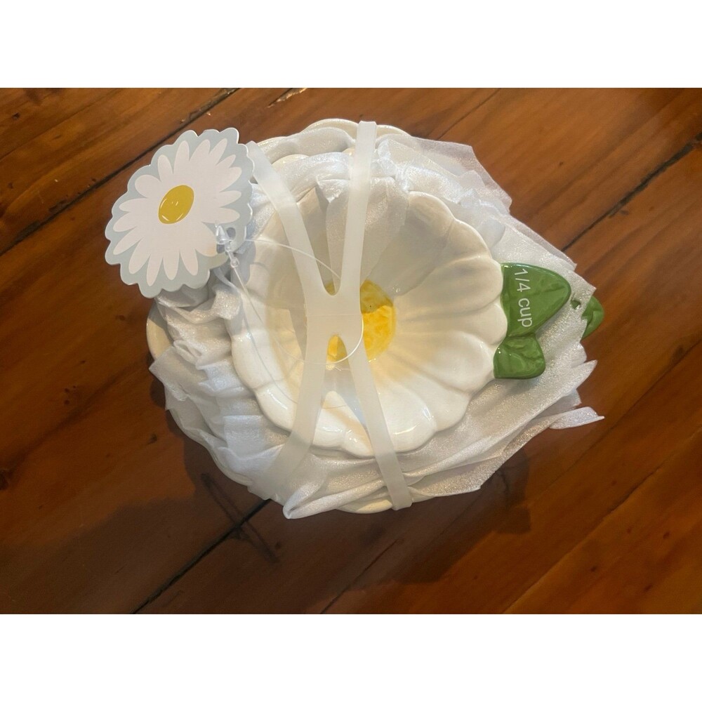 NEW Flower Shaped Measuring Cups